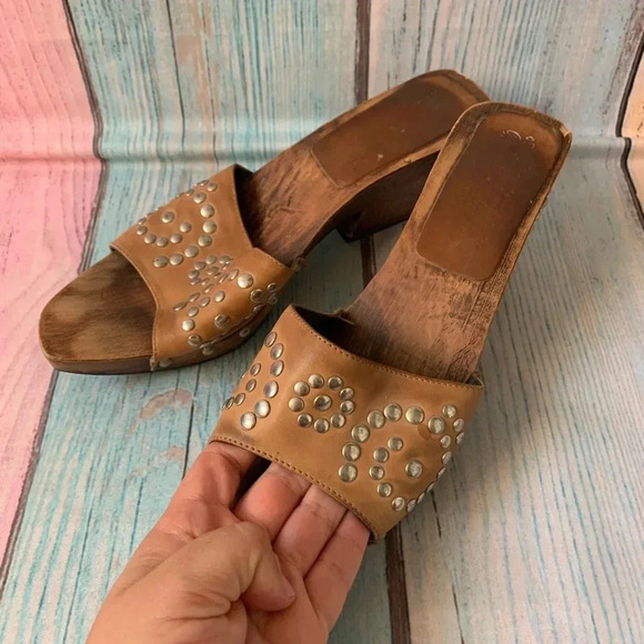 Vintage wooden studded open toe slip on heeled sandals - Picture 5 of 14